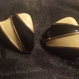 Fashion stud earrings